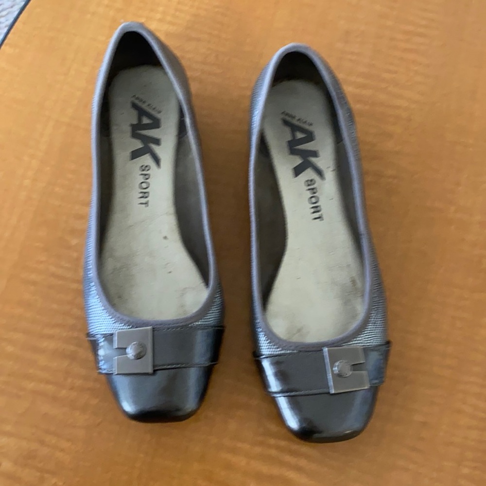 Ann Klein silver flats